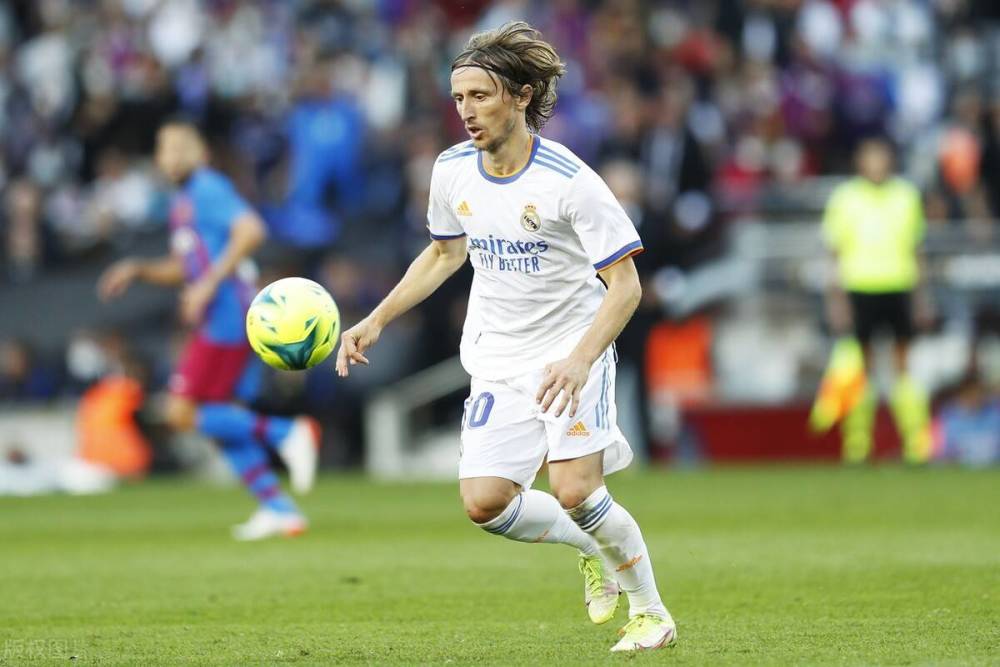 曼联英超14轮1-1战平西汉姆联，近5轮仅胜1场，阿莫林执教遇质疑，防守问题突出。